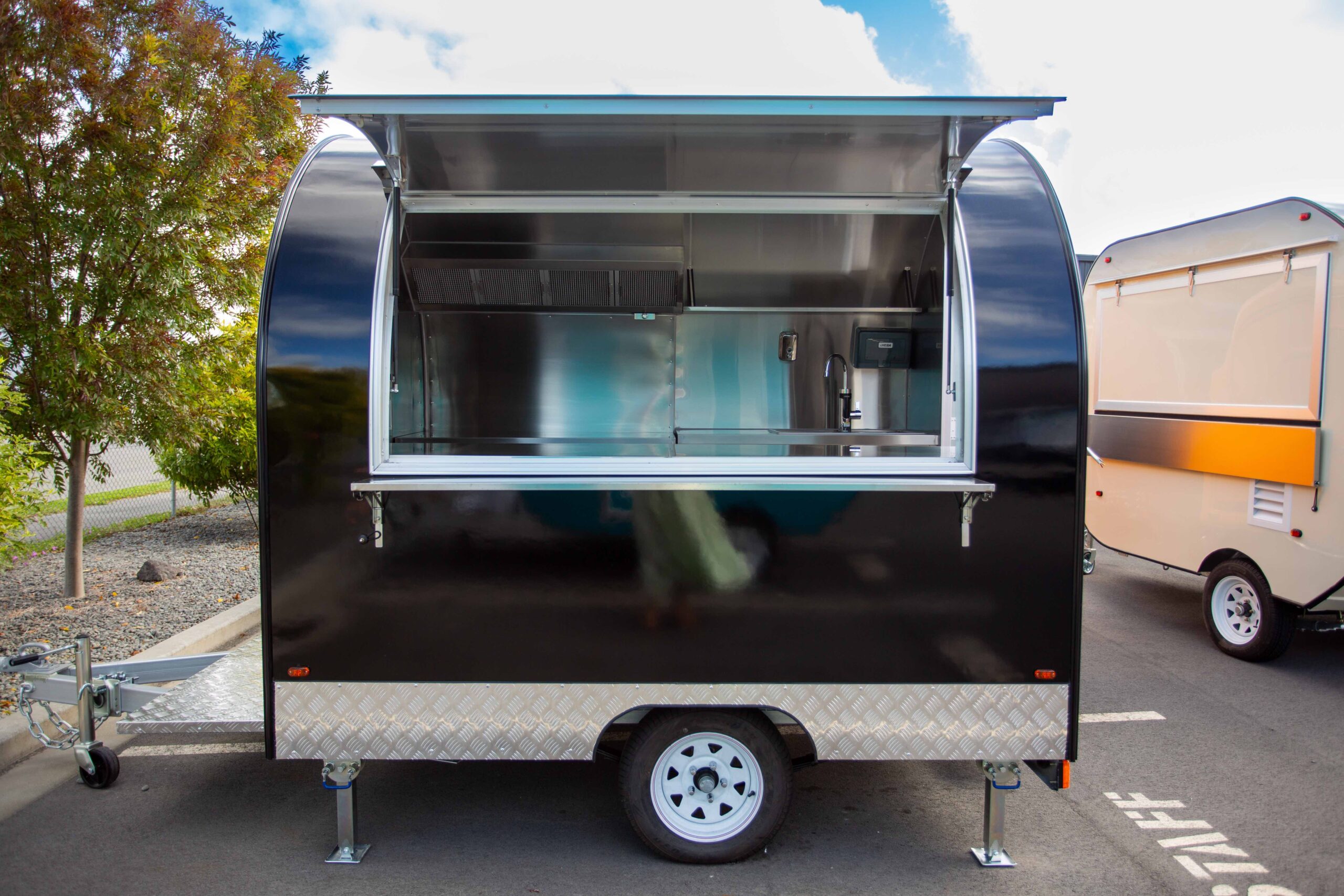 6828883c6498c448f9e39f07_Food Trailer Co-61