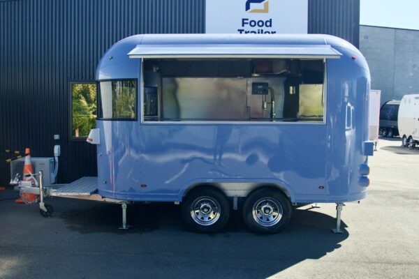 DX40- Airstream 3.9m trailer